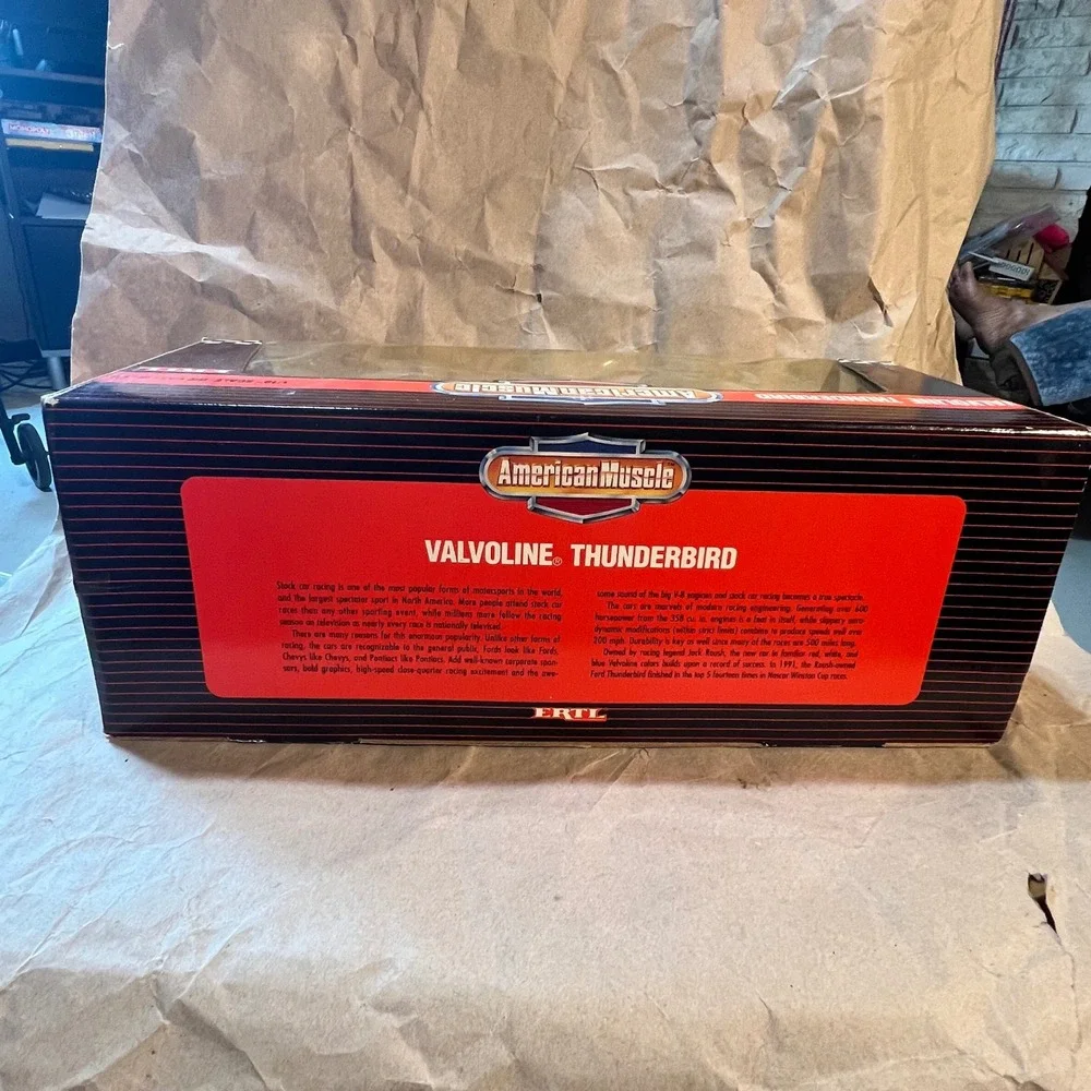 ERTL 1/18 Valvoline Ford Thunderbird Mark Martin #6 Diecast Car Blue White Red